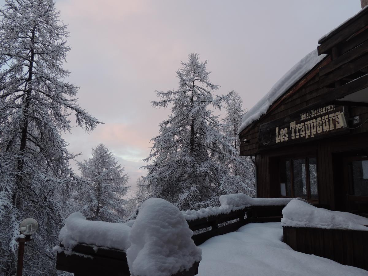 Hotel Les Trappeurs Les Orres Exterior foto